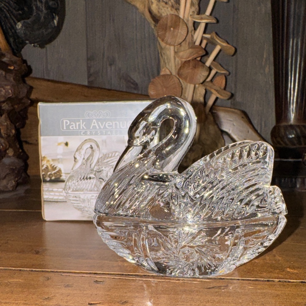 Avenue Clear Crystal Swan Dish